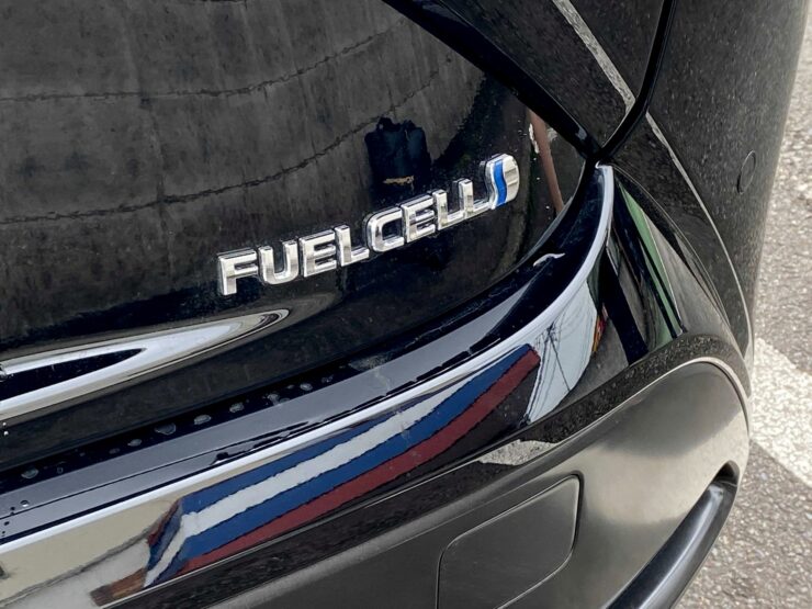 新型ミライ（FUEL CELL]エンブレム）