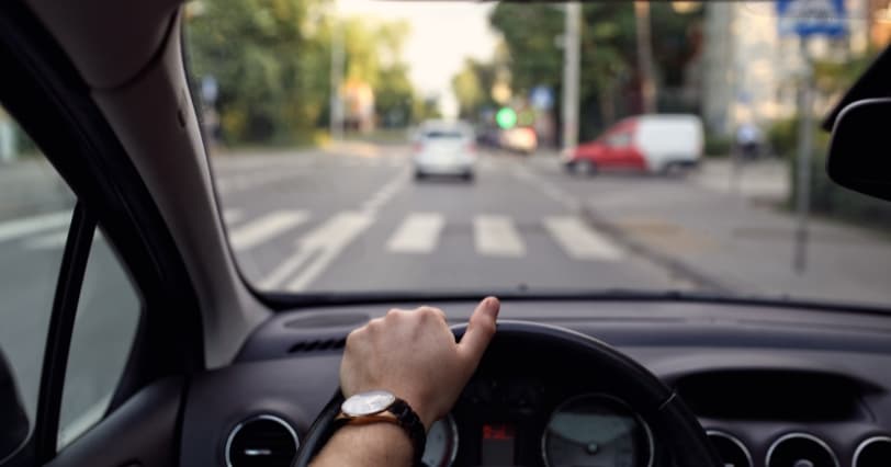 車には死角がありペーパードライバーは見落としやすい